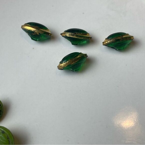 Variety Vintage Green Glass Button Bundle - Picture 10 of 16